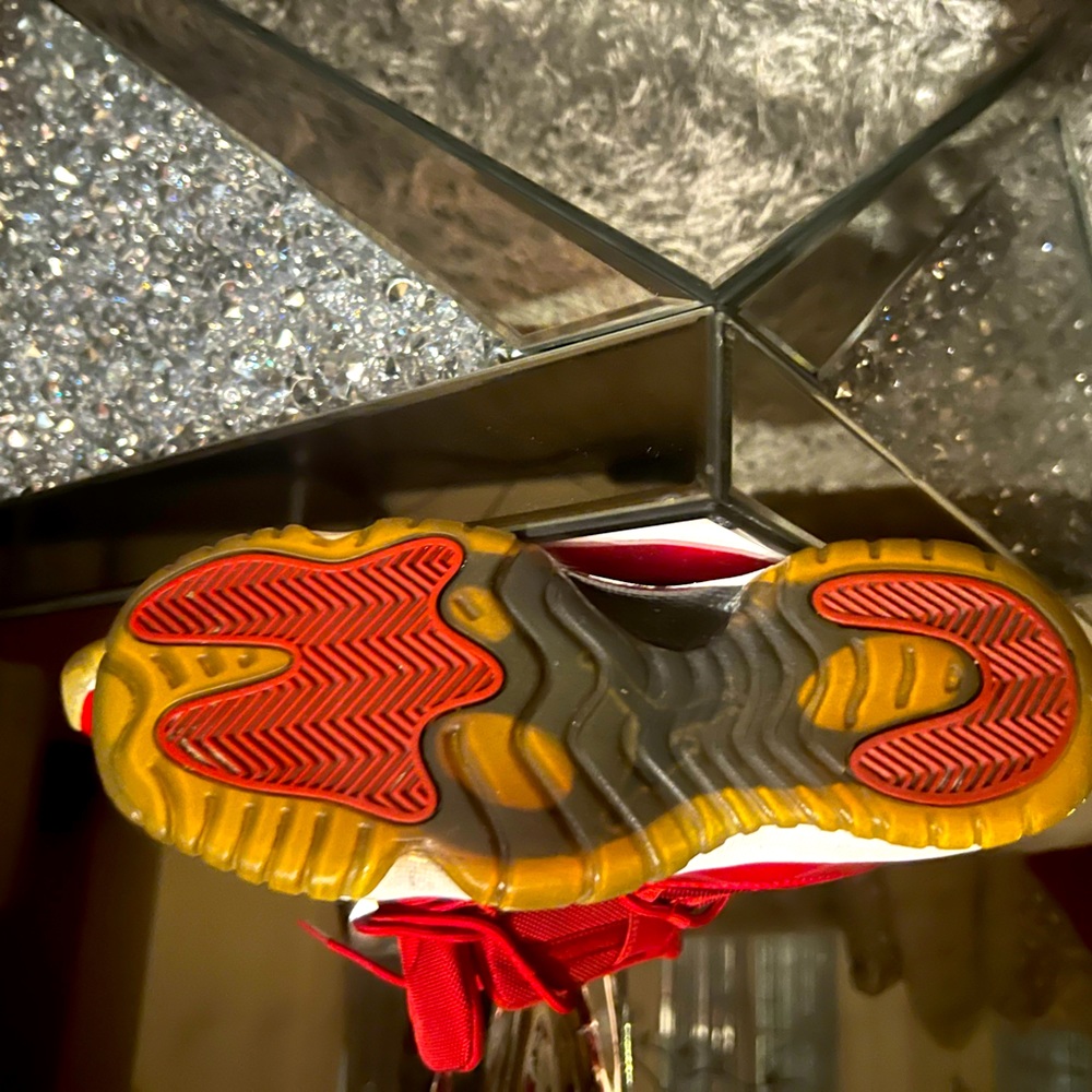 Red 11 Jordan’s size 7 men’s wore men a few times